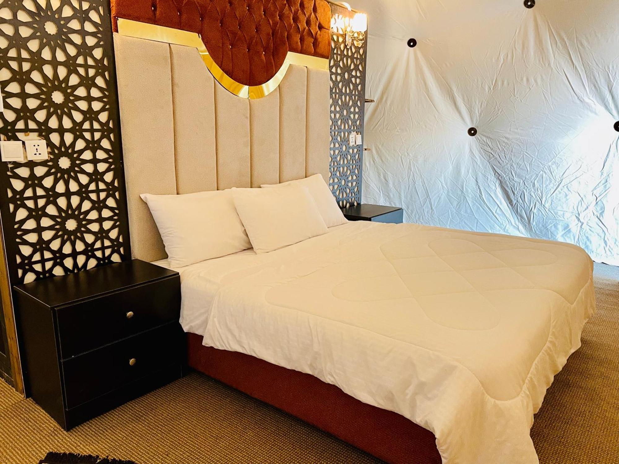 Luxury tent Hasan Zawaideh Luxury Camp 2 Wadi Rum